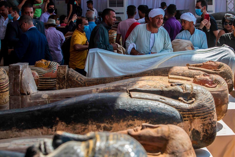 59 quan tài gỗ 2.500 năm tuổi với xác ướp Ai Cập còn nguyên vẹn đã được các nhà khảo cổ công bố hôm 3.10. Ảnh: AFP