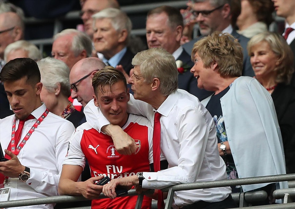 Theo Arsene Wenger, Arsenal đang lãng phí tài năng của Ozil. Ảnh: Getty Images
