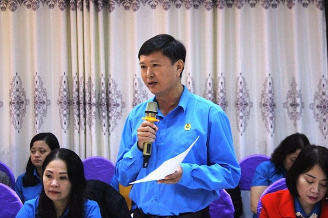 Ông Phan Mạnh Hùng – Trưởng Ban Tuyên giáo – Nữ công LĐLĐ Hà Tĩnh đề nghị nên cụ thể, đưa vào luật về việc trích sử dụng kinh phí công đoàn. Ảnh: TT.