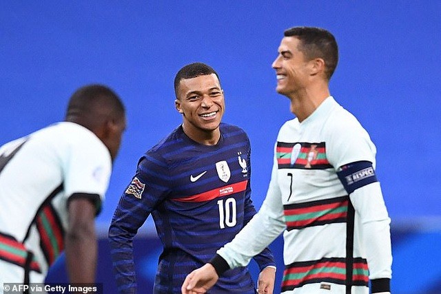 Mbappe vui mừng khi được đối đầu thần tượng Ronaldo. Ảnh Getty Images.