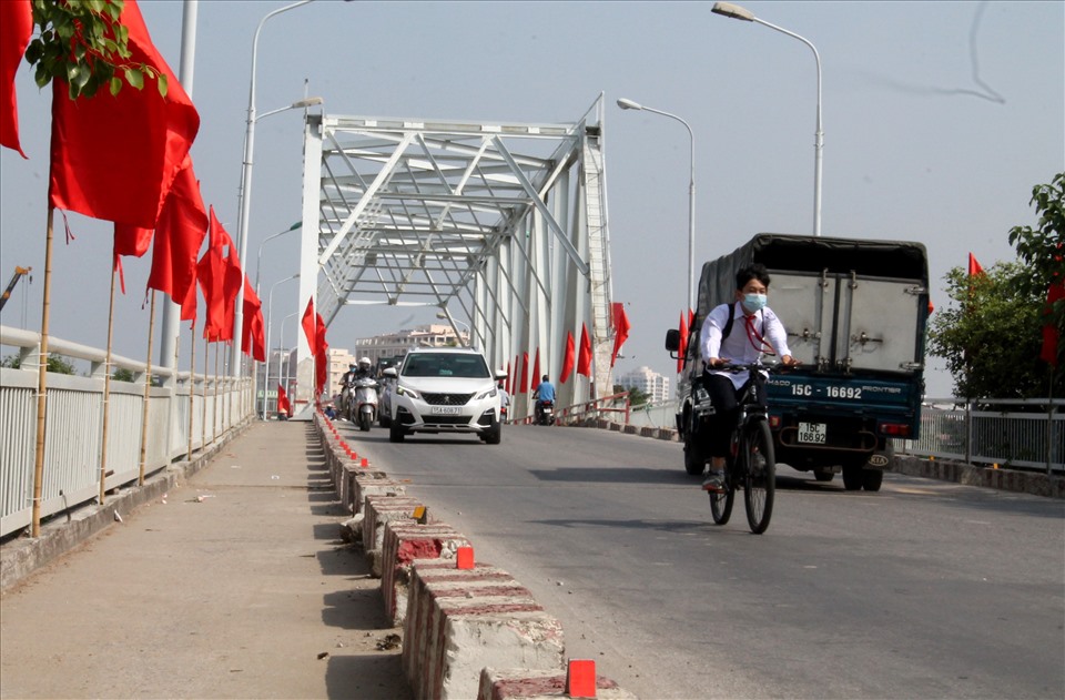 Cầu Rào là một trong cây cầu huyết mạch thành phố Hải Phòng với hàng chục nghìn lượt phương tiện lưu thông mỗi ngày. Ảnh MD
