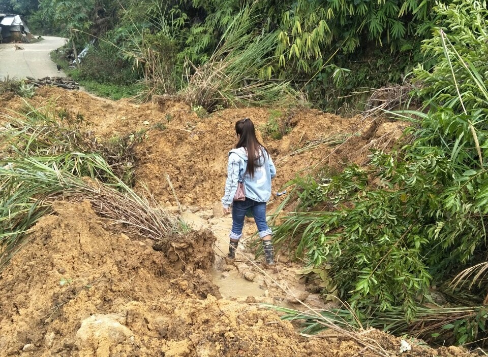 Nhiều tuyến đường ở huyện Nam Trà My bị sạt lở nghiêm trọng.