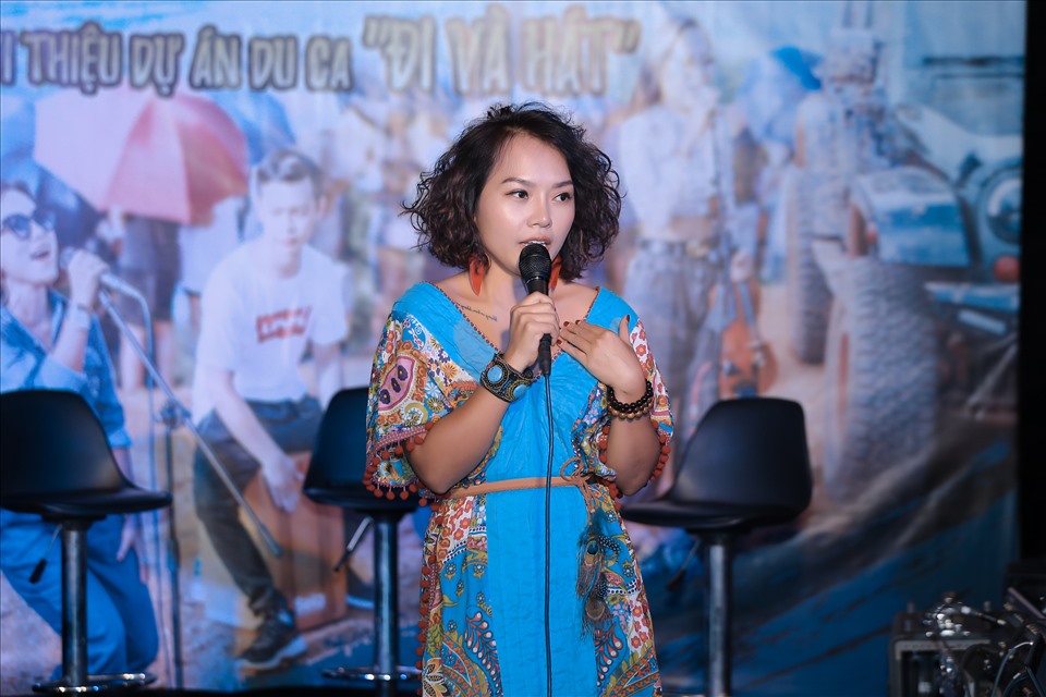 Ca sĩ Thái Thuỳ Linh tại buổi họp báo giới thiệu dự án “Du ca - Đi và hát” vừa qua. Ảnh: Nhân vật cung cấp.