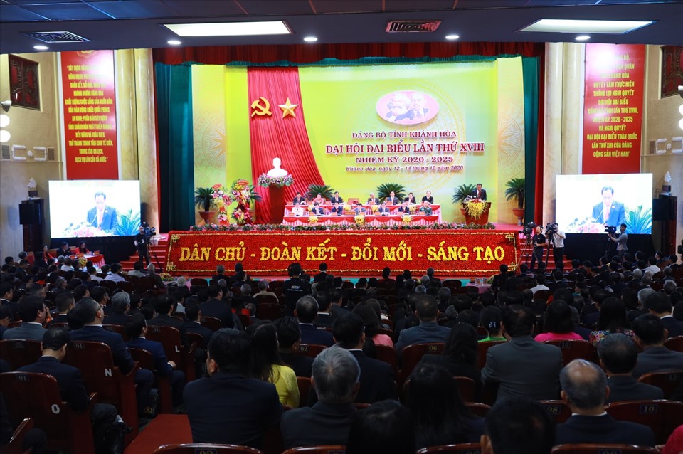 Toàn cảnh Đại hội Đảng bộ tỉnh Khánh Hòa lần thứ XVIII, nhiệm kỳ 2020 - 2025.