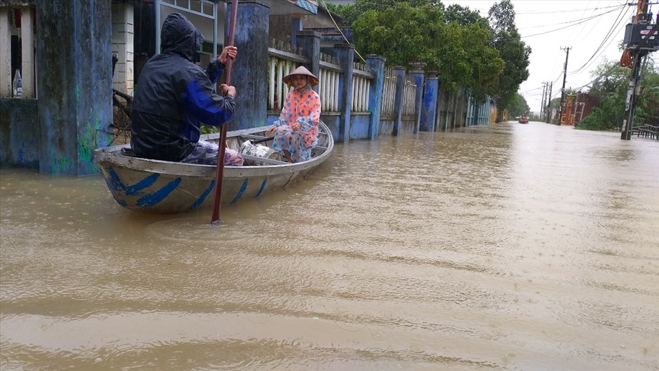 Huyện Hòa Vang hiện còn 6 xã bị ngập lụt do mưa bão. Ảnh: Hữu Long