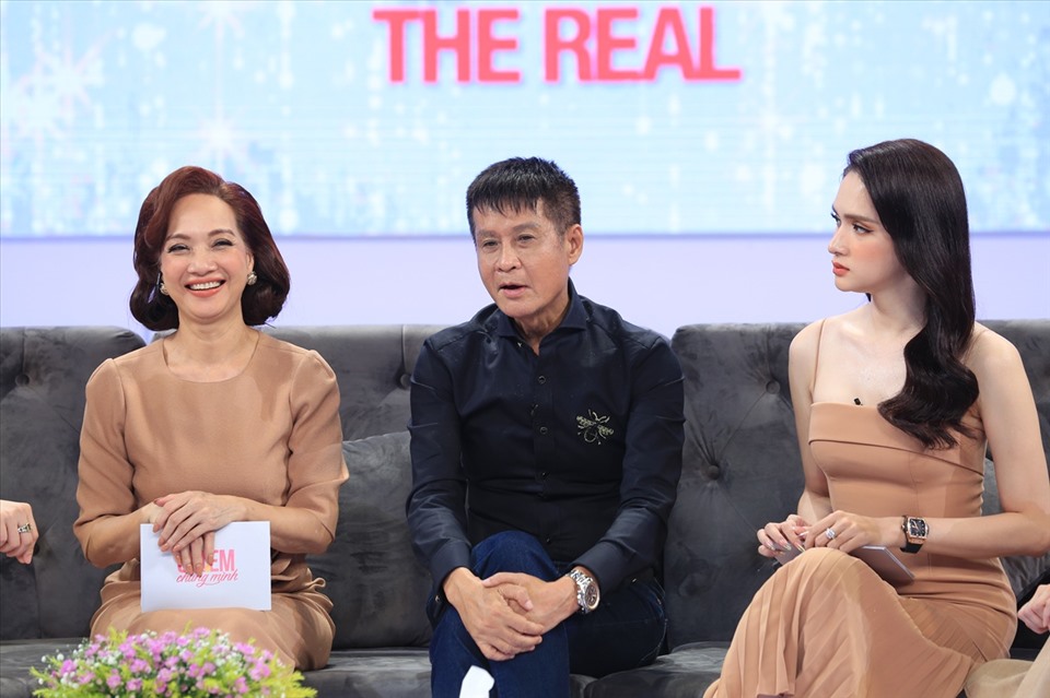 Đạo diễn Lê Hoàng đã có những tranh cãi hội chị em về chủ đề Ly hôn trên sân khấu “Chị em chúng mình“. Ảnh: NSX.