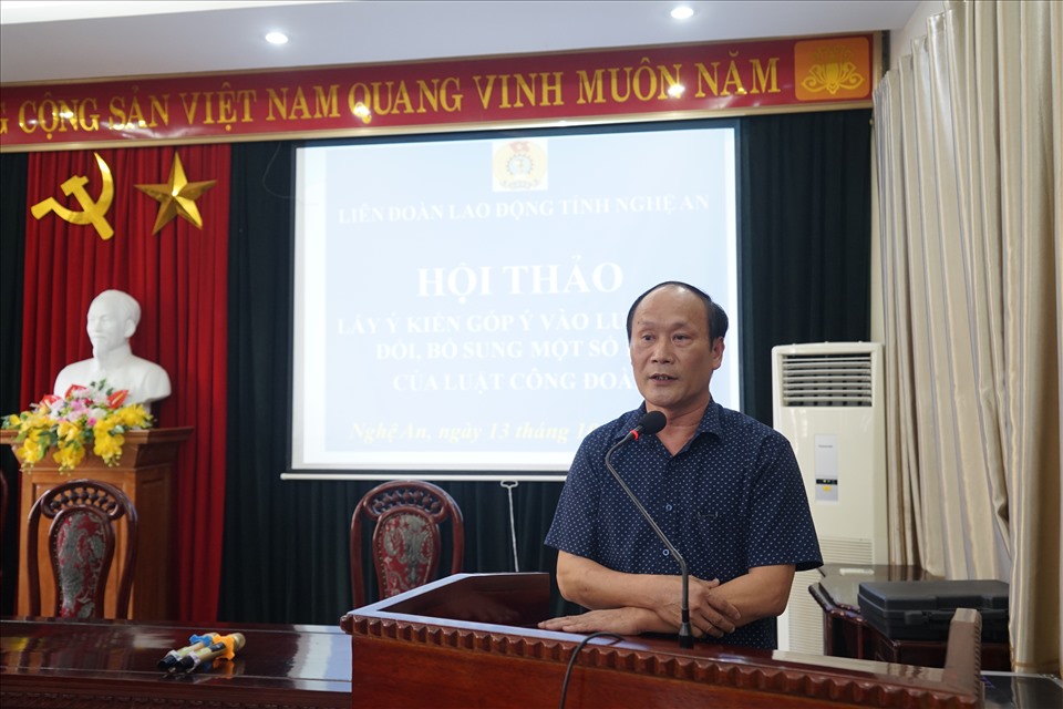 Ông Nguyễn Tử Phương – Chủ tịch LĐLĐ tỉnh Nghệ An khai mạc Hội thảo. Ảnh: QĐ
