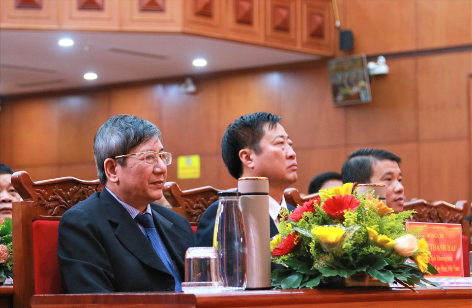 Phó Chủ tịch Thường trực Tổng Liên đoàn Lao Động Việt Nam Trần Thanh Hải  (ngoài cùng bìa trái) đến tham dự Đại hội Đảng bộ tỉnh Đắk Lắk. Ảnh Bảo Trung