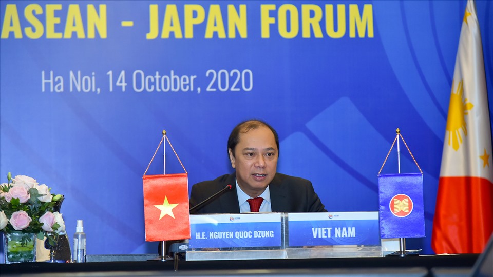 Thứ trưởng Ngoại giao Nguyễn Quốc Dũng đồng chủ trì Diễn đàn ASEAN - Nhật Bản sáng 14.10. Ảnh: Bộ Ngoại giao.