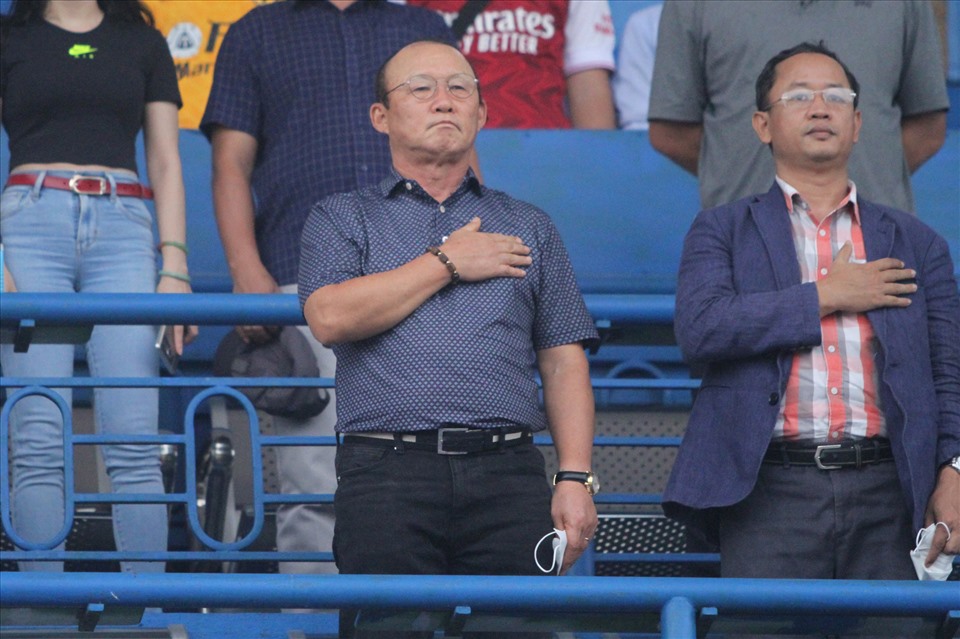 Trận đấu gây chú ý với sự xuất hiện của huấn luyện viên Park Hang Seo trên khán đài. Ảnh: Thanh Vũ