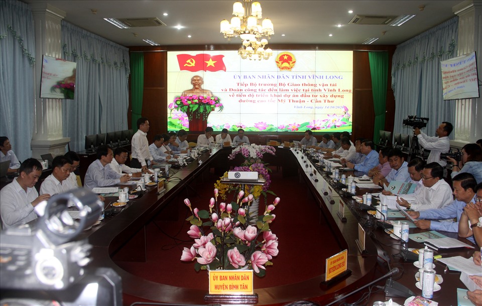 Toàn cảnh cuôc họp về dự án đầu tư xây dựng đường cao tốc Mỹ Thuận - Cần Thơ giai đoạn 1.