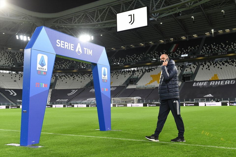 Juventus vẫn ra sân chờ đợi Napoli hôm 4.10. Ảnh: Getty