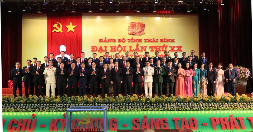 Ban chấp hành Đảng bộ tỉnh Thái Bình khóa XX ra mắt tại Đại hội. Ảnh CTV