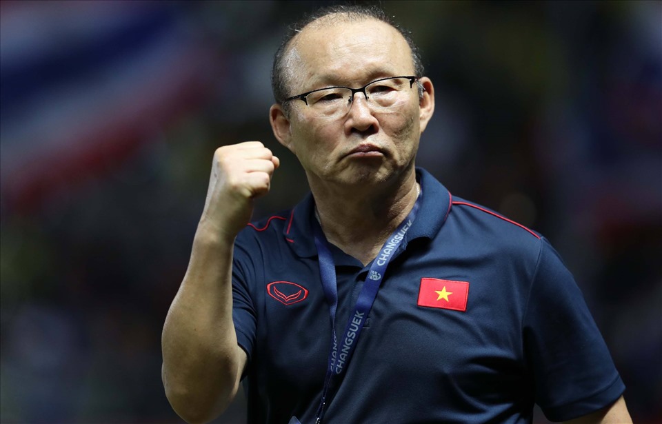 Huấn luyện viên Park Hang-seo giúp bóng đá Việt Nam “thay da đổi thịt“. Ảnh: T.L