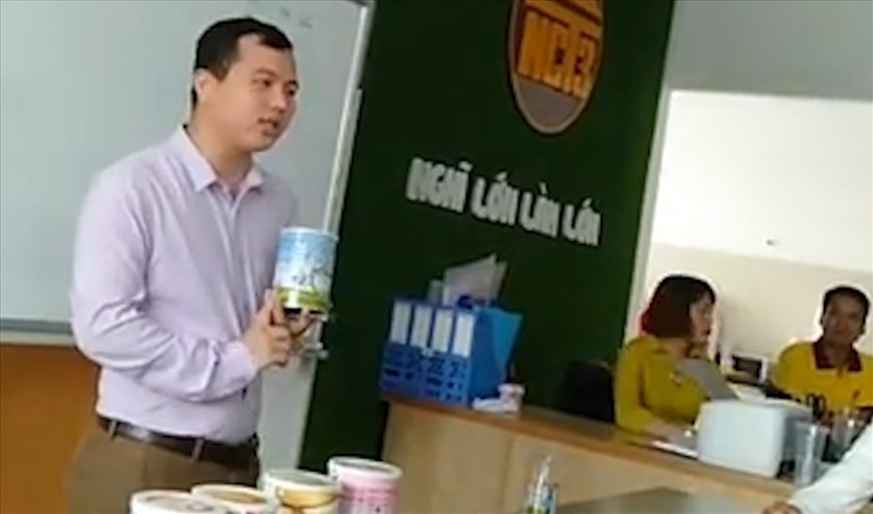 Ông Trần Đức Minh, Tổng Giám đốc Công ty cổ phần đầu tư quốc tế NCT3 trong buổi đào tạo cho một số thành viên của công ty này tại TPHCM. Ảnh: Cắt từ clip.