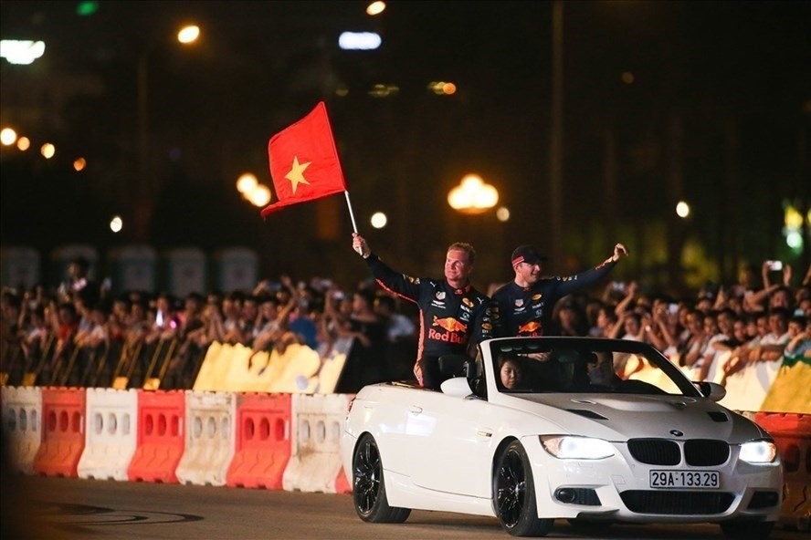 Tay đua David Couthard cùng đội Red Bull biểu diễn tại đường đua F1 Việt Nam hồi năm 2019. Ảnh: N.L