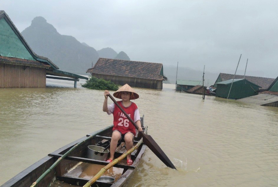 Mưa lớn khiến khoảng 400 ngôi nhà tại tỉnh Quảng Bình bị ngập. Ảnh: P. L