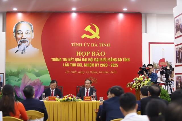 Buổi họp báo công bố kết quả Đại hội Đảng bộ tỉnh Hà Tĩnh lần thứ 19. Ảnh: TT.