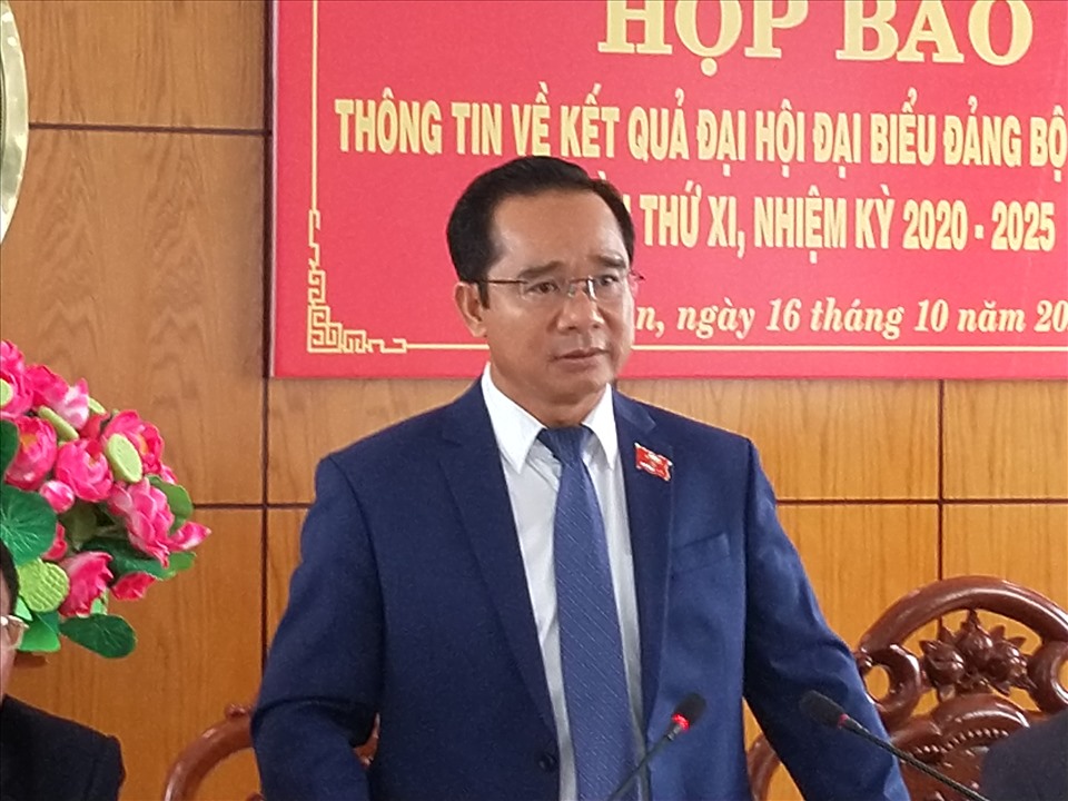 Ông Nguyễn Văn Được tiếp xúc báo chí sau Đại hội. Ảnh: K.Q