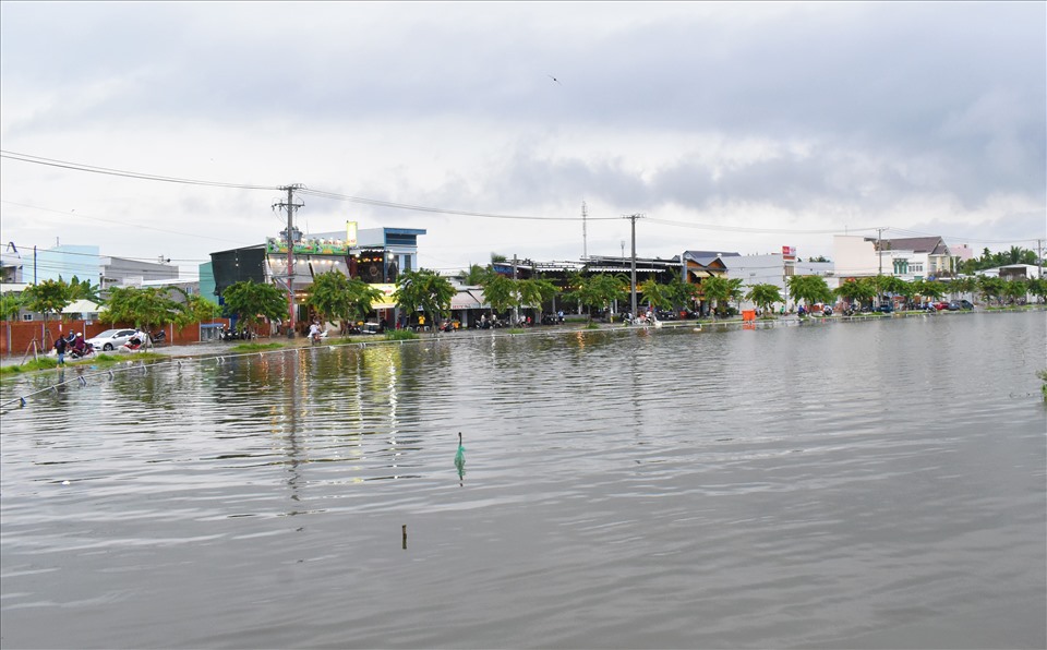 Công trình hồ Búng Xáng thuộc dự án Nâng cấp đô thị vùng Đồng bằng sông Cửu Long – Tiểu dự án thành phố Cần Thơ (Dự án 2) sử dụng nguồn vốn tín dụng ưu đãi của Ngân hàng Thế giới (WB) có tổng vốn 90,4 triệu USD (tương đương 1.850 tỉ đồng).