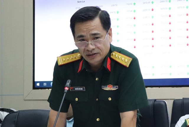 Đại tá Nguyễn Hữu Hùng tại cuộc họp với Ban chỉ đạo Trung ương về phòng chống thiên tai sáng 11.10. Ảnh: Ngọc Hà
