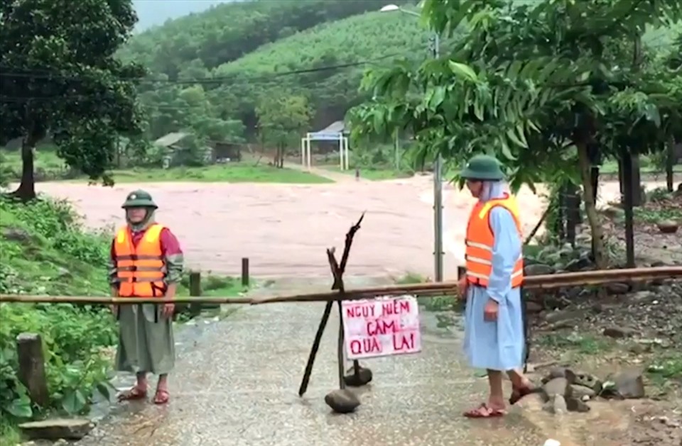 Nhiều địa bàn tại huyện miền núi Minh Hóa lại bị chi cắt. Ảnh: LPL