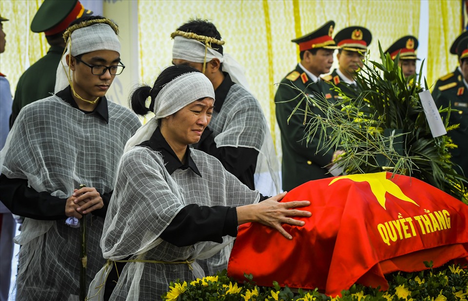 Năm 2014, Thiếu tướng  Nguyễn Hữu Hùng, khi đó là Phó tham mưu trưởng Bộ Tư lệnh công binh, đã chỉ huy giải cứu thành công 12 công nhân vụ sập hầm Thủy điện Đạ Dâng (xã Lát, huyện Lạc Dương, tỉnh Lâm Đồng).