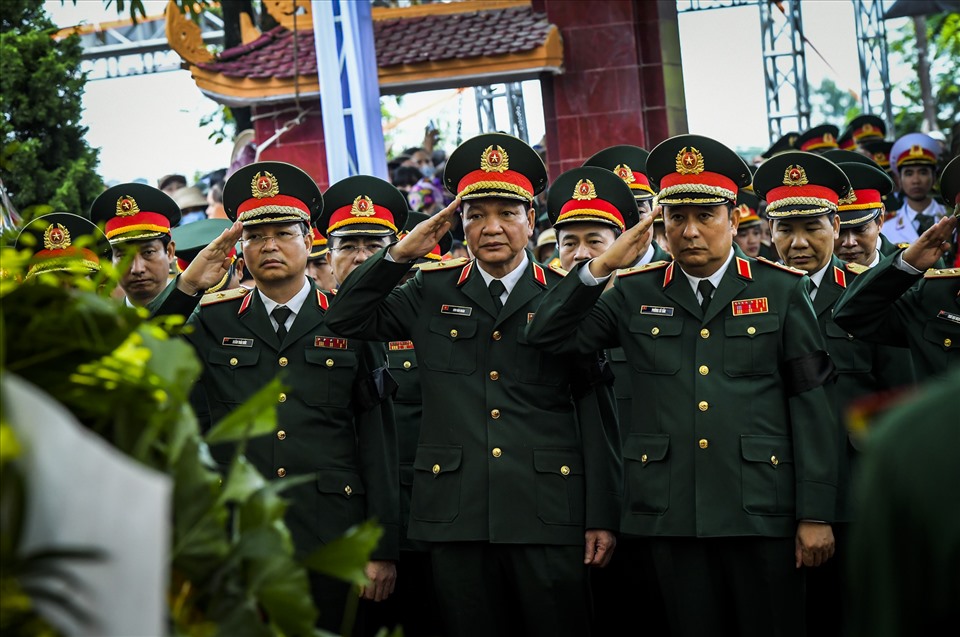 Lễ tang và truy điệu Thiếu tướng Nguyễn Hữu Hùng được tổ chức theo nghi thức cấp cao của quân đội.