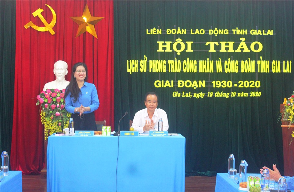 Đồng chí Trần Lệ Nhung - Chủ tịch LĐLĐ Gia Lai chủ trì buổi hội thảo về lịch sử. Ảnh TTuấn