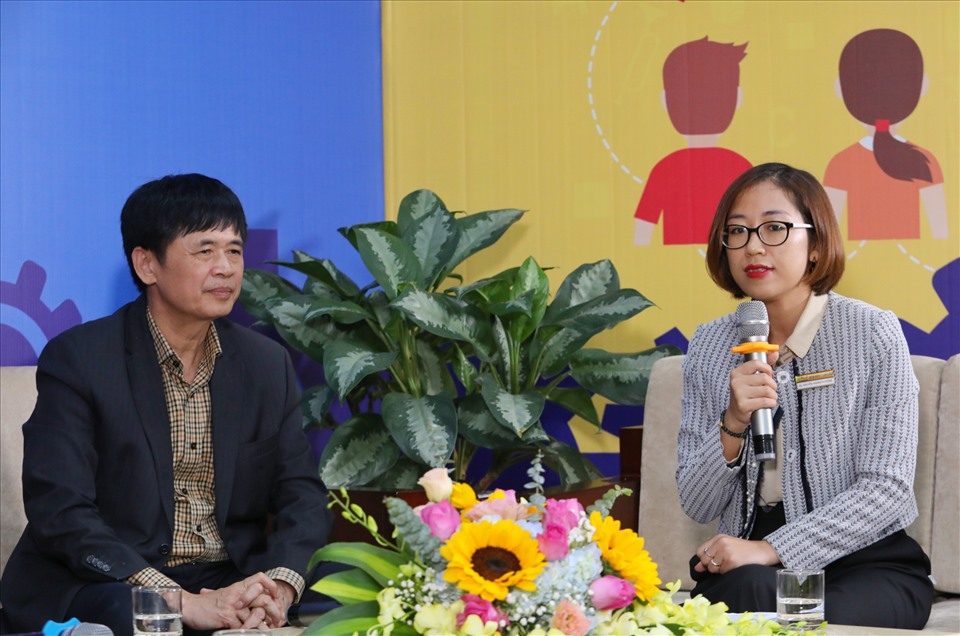 Bà Nguyễn Thanh Phương - Cán bộ quản lý cơ sở mầm non Toàn cầu trả lời tại cuộc tọa đàm. Ảnh: Tô Thế