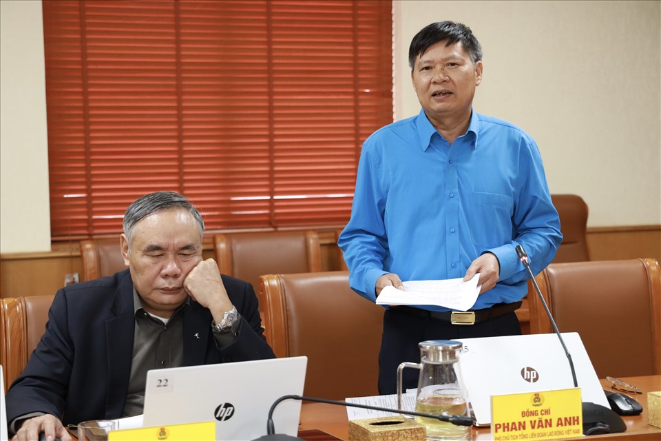 Phó Chủ tịch Tổng LĐLĐVN Phan Văn Anh phát biểu tại Hội nghị. Ảnh: Hải Nguyễn