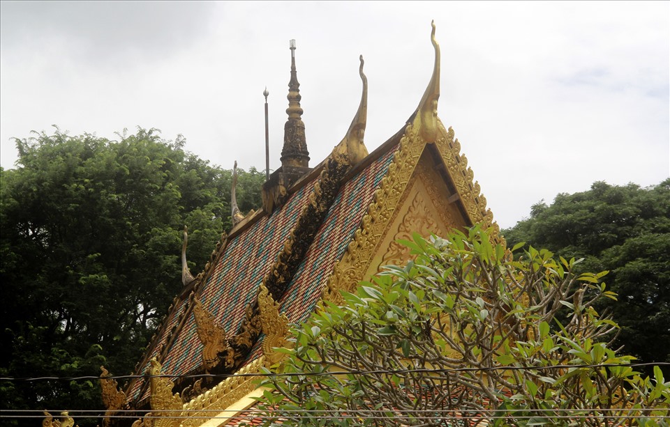 Cũng giống như nhiều chùa Khmer khác, Chùa Dơi là một công trình kiến trúc có giá trị thẩm mỹ, là nơi tập hợp toàn vẹn các yếu tố tạo hình, được kết hợp chặt chẽ và hỗ trợ lẫn nhau trong một thể thống nhất.