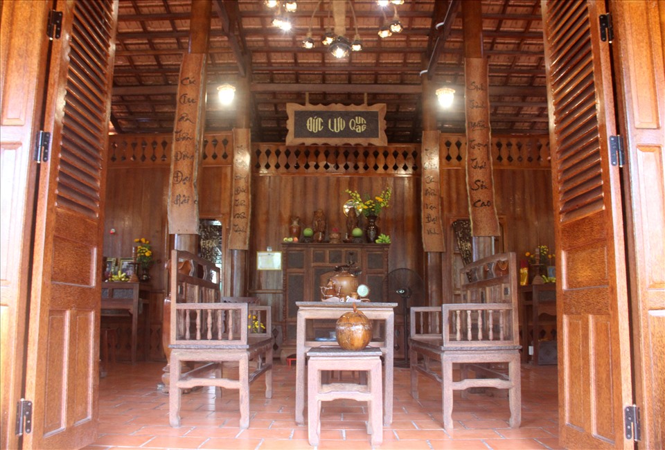 Ngôi nhà độc đáo làm từ hàng ngàn cây dừa trăm tuổi