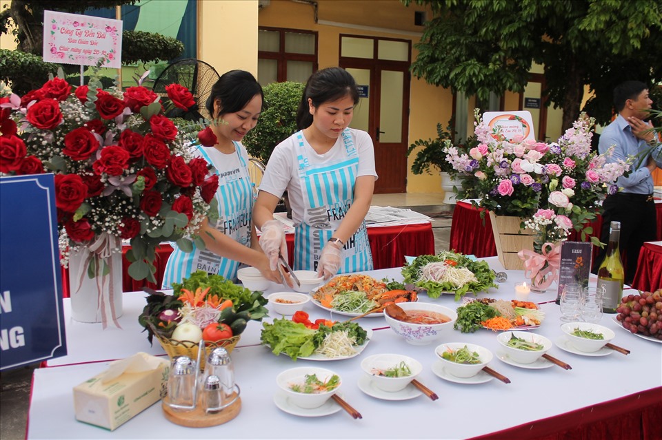 15 đội tham gia hội thi nấu ăn Công đoàn ngành GTVT Hải Phòng. Ảnh MD