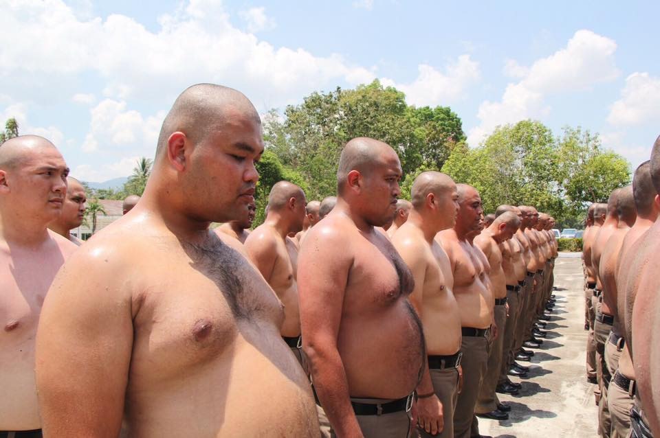 Cảnh sát thừa cân ở Thái Lan vào trại giảm mỡ bụng. Ảnh: Love Police/Facebook