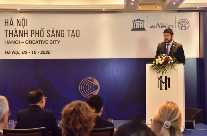 Trưởng đại diện UNESCO tại Việt Nam cho rằng Hà Nội đã vươn cao ngọn đuốc của nền văn hóa hòa bình trong nhiều thập kỷ qua. Ảnh: PV.