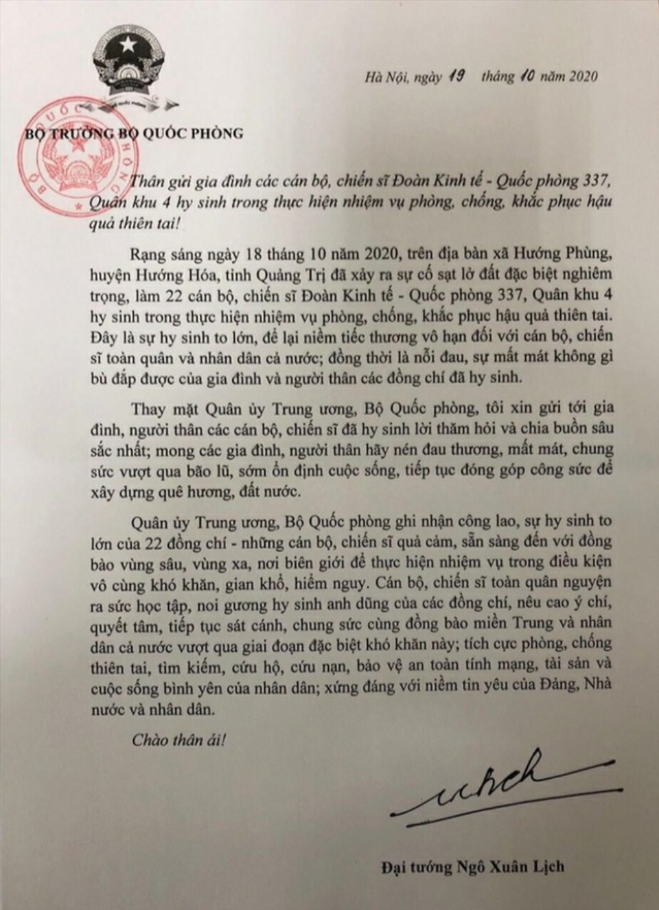 Thư của Đại tướng Ngô Xuân Lịch - Bộ trưởng Bộ Quốc phòng gửi các gia đình quân nhân hi sinh tại Quảng Trị. Ảnh: Hưng Thơ