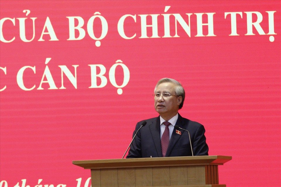 Uỷ viên Bộ Chính trị, Thường trực Ban Bí thư Trần Quốc Vượng phát biểu tại buổi lễ. Ảnh Hiền Hoà