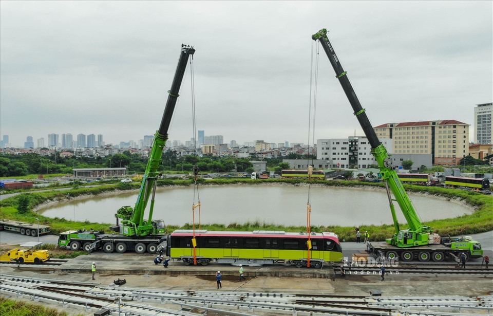 Dự án đường sắt đô thị Nhổn - Ga Hà Nội sử dụng tổng cộng 10 đoàn tàu để vận hành liên tục trên đường sắt khổ tiêu chuẩn (1435 mm), thân xe làm từ vật liệu hợp kim nhôm có trọng lượng nhẹ, tuổi thọ cao.
