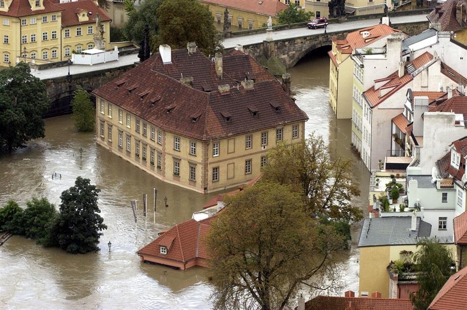 Thủ đô Prague ngập trong nước. Ảnh: Getty Images