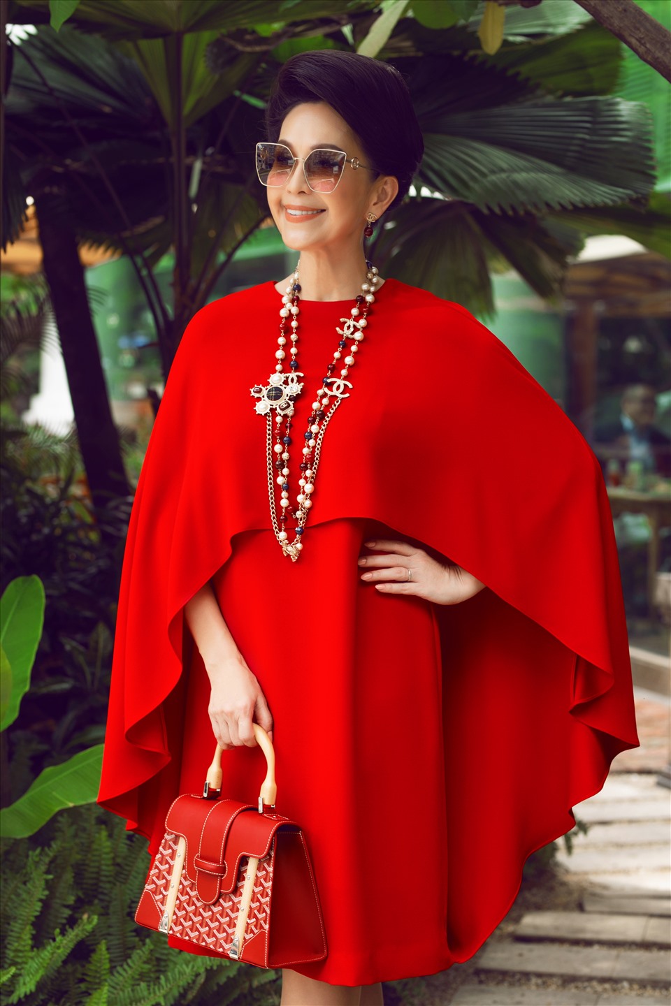 Nữ diễn viên Diễm My luôn thích trang phục tối giản, kết hợp cùng phụ kiện đắt đỏ. Ảnh: Khánh Linh, Bảo Trần.