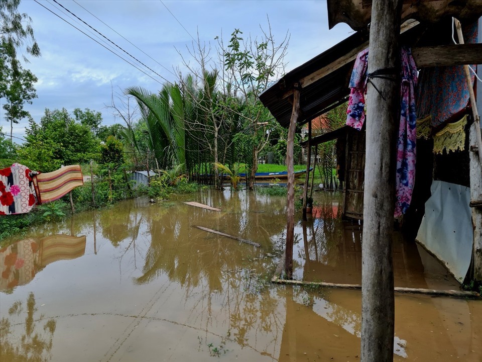 Trên 6300 ngôi nhà bị ngập, 3 căn bị sập ở các huyện U Minh Thượng, Vĩnh Thuận, An Biên. Huyện Phú Quốc có 3 căn nhà hư hỏng nền, móng do sạt lở bờ biển.