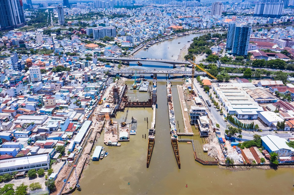 Công trình cống Tân Thuận (quận 4 và quận 7) sẽ ngăn triều từ sông Sài Gòn vào kênh Tẻ, kênh Đôi, Tàu Hủ - Bến Nghé, chống ngập cho người dân ở các quận 7, 4, 8.