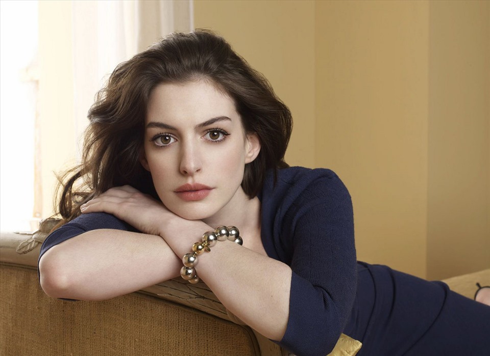 Cận cảnh nhan sắc "nữ thần" của nàng phù thuỷ Anne Hathaway