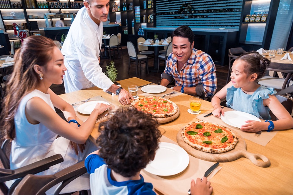 Pizza tươi nướng củi chuẩn Ý tại nhà hàng La Casa của ALMA Resort.