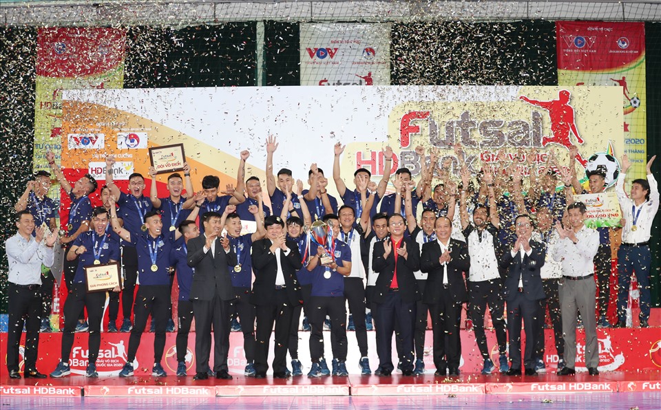 Thái Sơn Nam nhận danh hiệu Futsal vô địch quốc gia 2020. Ảnh: BTC