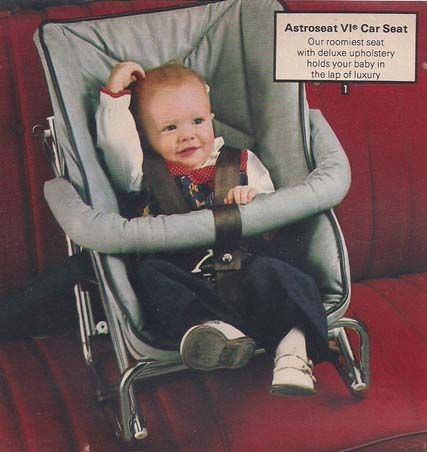 Vào năm 1985, những điều luật về an toàn cho hành khách là trẻ em trên xe ô tô mới được thông qua. Luật này yêu cầu mọi trẻ em ở dưới một độ tuổi nhất định phải có một ghế ngồi riêng trên xe khi di chuyển trên xe. Ảnh: goodhousekeeping.com