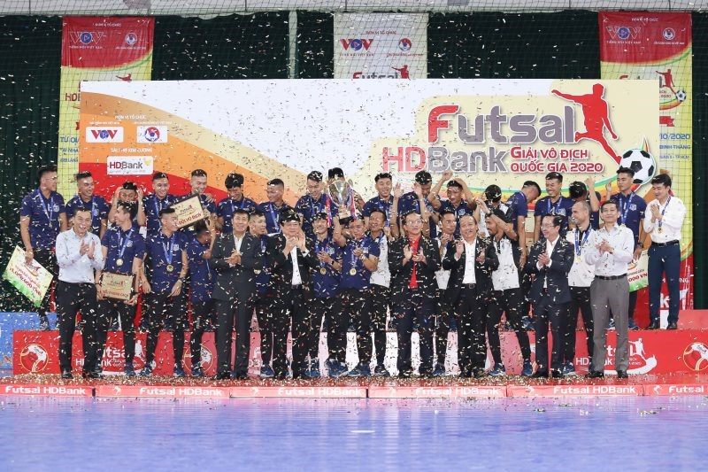 hái Sơn Nam vô địch lần thứ 10 trong lịch sử với kỷ lục 18 trận bất bại tại mùa giải 2020. Thái Sơn Nam sẽ là đại diện của futsal Việt Nam tranh tài tại giải vô địch futsal các CLB châu Á 2021. Ảnh: VFF