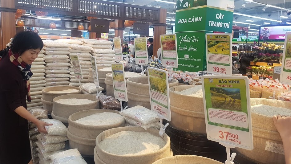 Theo các thương nhân kinh doanh xuất khẩu gạo, tại phiên giao dịch chào hàng ngày 23.10, giá gạo của Việt Nam bất ngờ tăng mạnh. Ảnh: Vũ Long