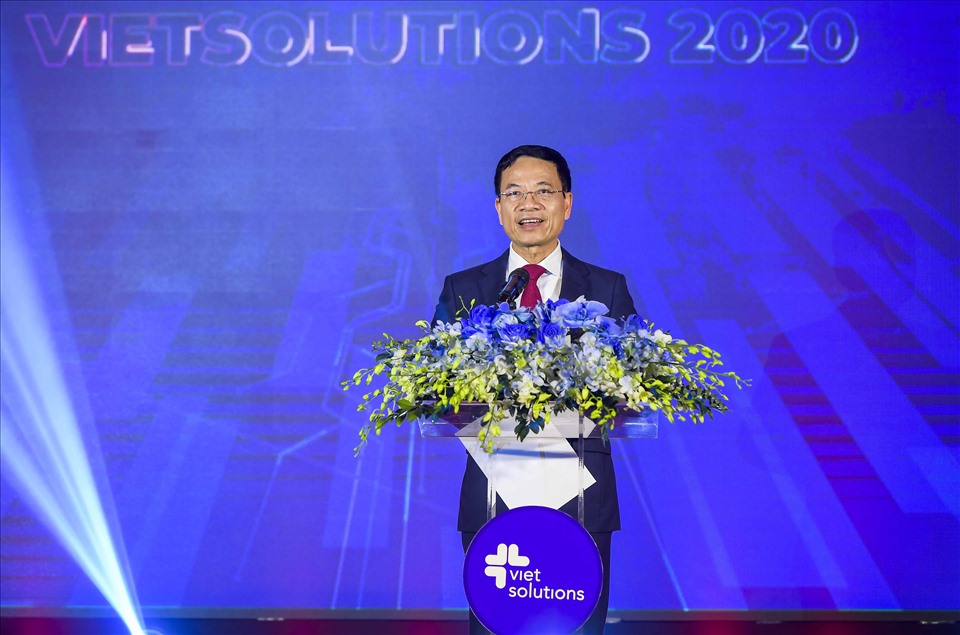 Bộ trưởng Nguyễn Mạnh Hùng phát biểu tại lễ trao giải.